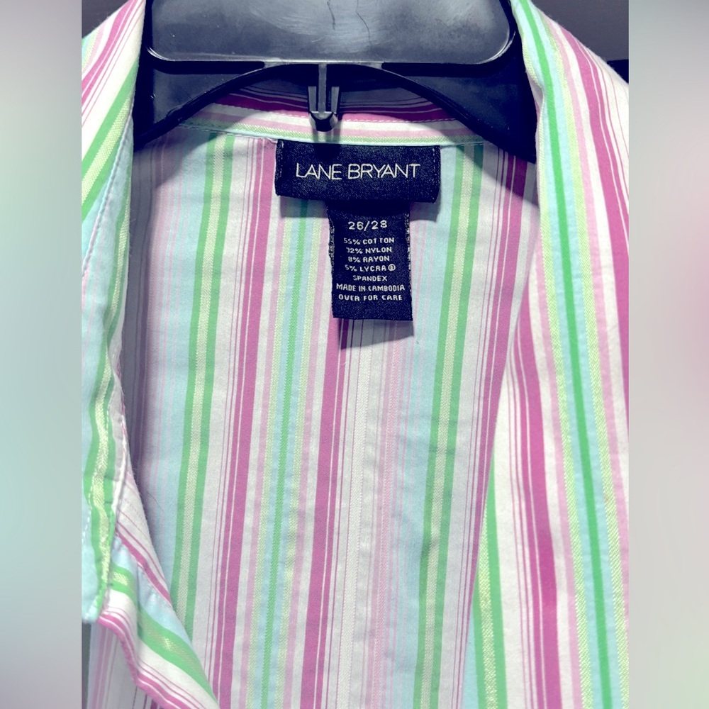 Lane Bryant button up 3/4 sleeve shirt in excellent condition.